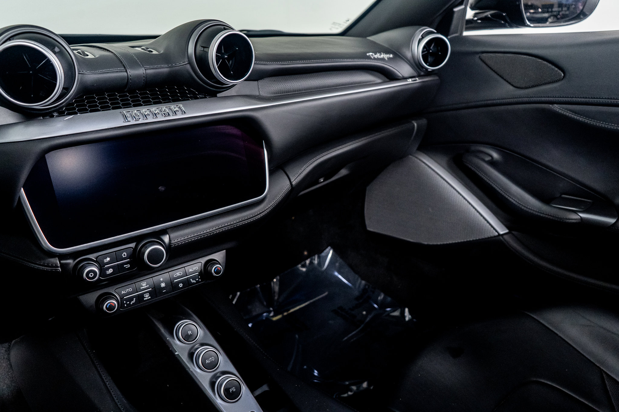 Used 2019 Ferrari Portofino image 44