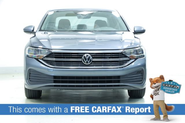 Certified 2022 Volkswagen Jetta SE image 2