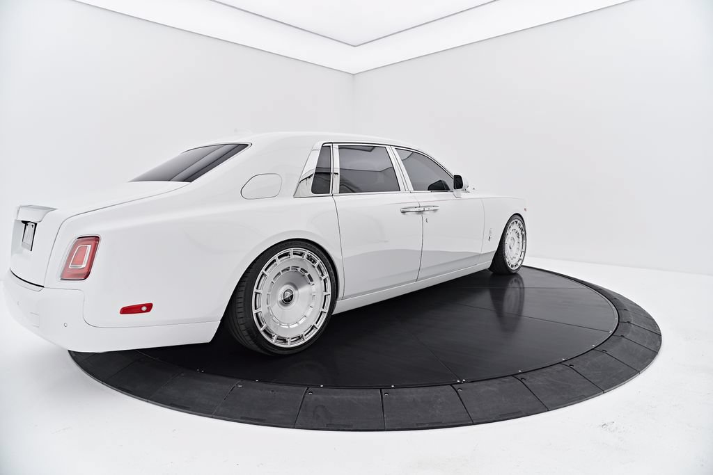 Used 2021 Rolls-Royce Phantom Sedan RWD image 16