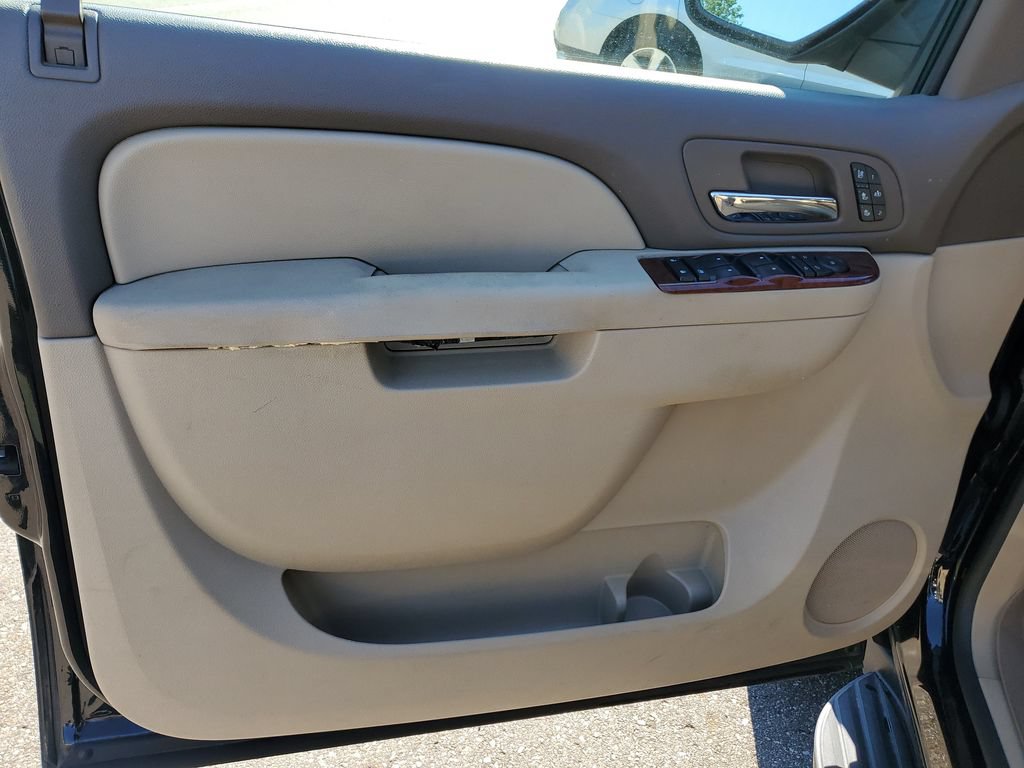 Used 2014 Chevrolet Suburban LTZ AWD/4WD image 16