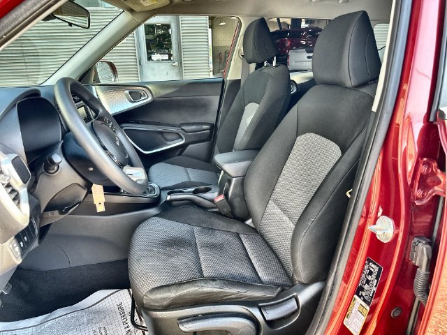 Used 2023 Kia Soul LX w/ LX Technology Package FWD image 16