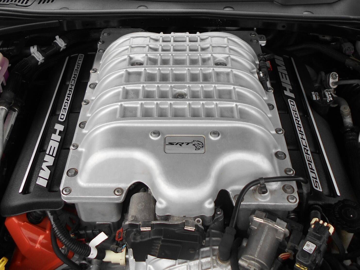 Used 2015 Dodge Challenger SRT Hellcat RWD image 5