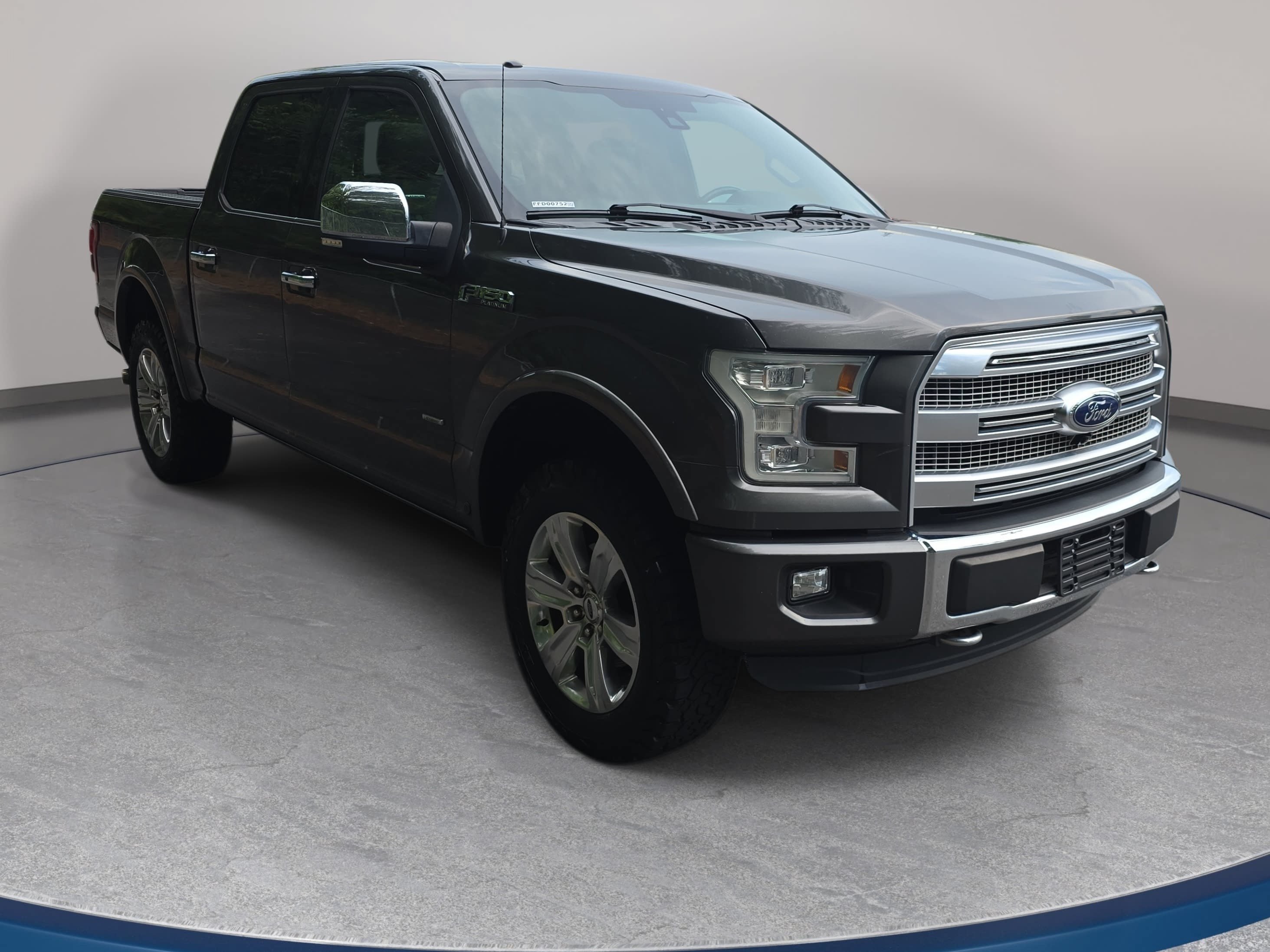 Used 2015 Ford F150 Platinum w/ Equipment Group 701A Luxury AWD/4WD image 3