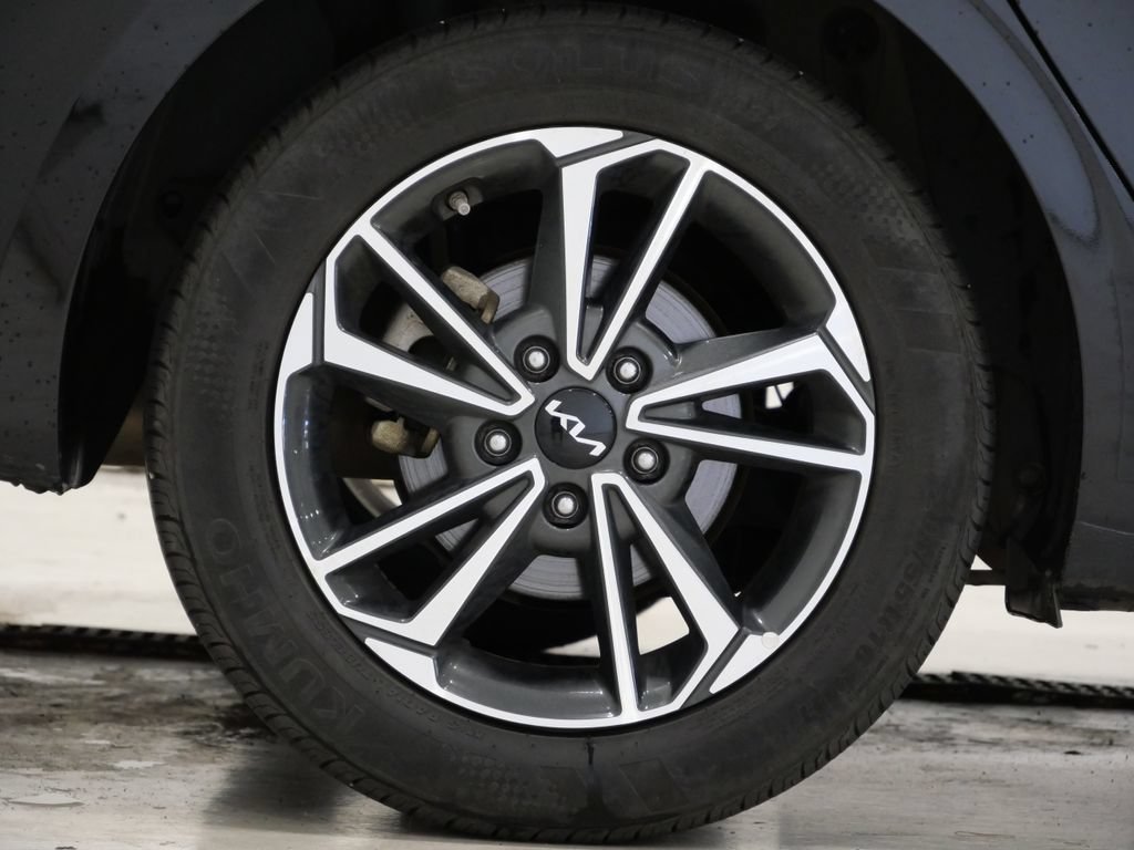 Used 2024 Kia Forte LXS w/ LXS Technology Package FWD image 9