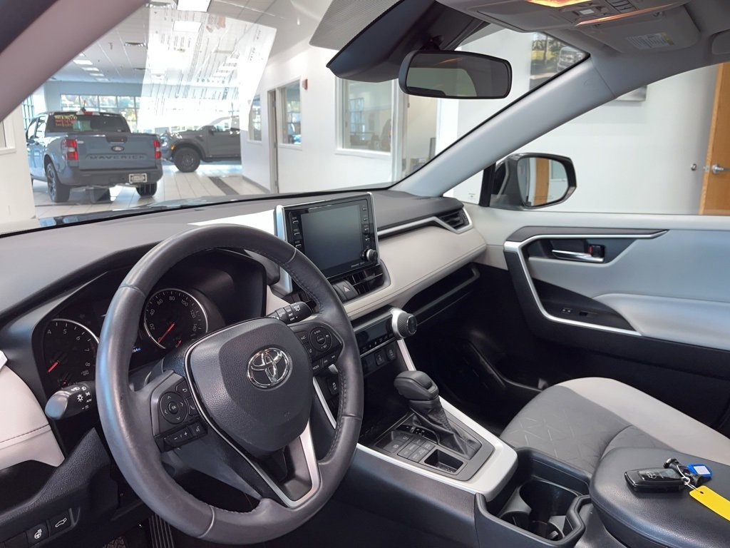 Used 2020 Toyota RAV4 XLE image 9