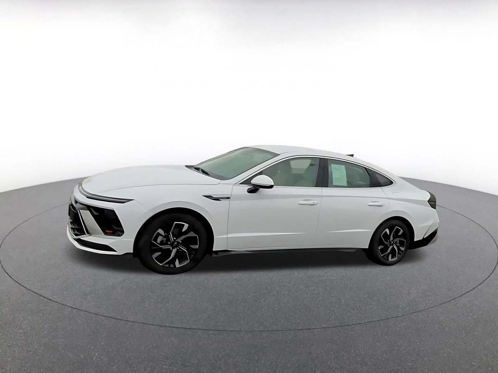Used 2025 Hyundai Sonata SEL FWD image 11