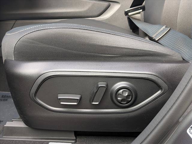 Used 2023 Jeep Grand Cherokee Laredo w/ Luxury Tech Group I AWD/4WD image 11