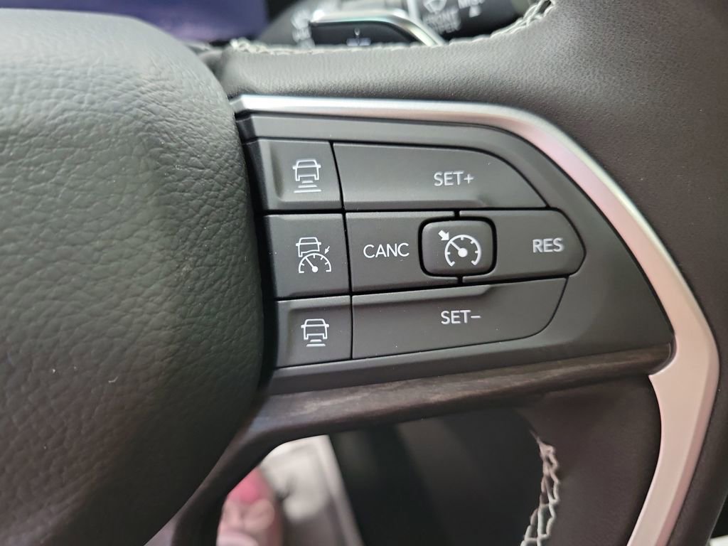 New 2025 Jeep Grand Cherokee L Limited w/ Black Appearance Package image 18