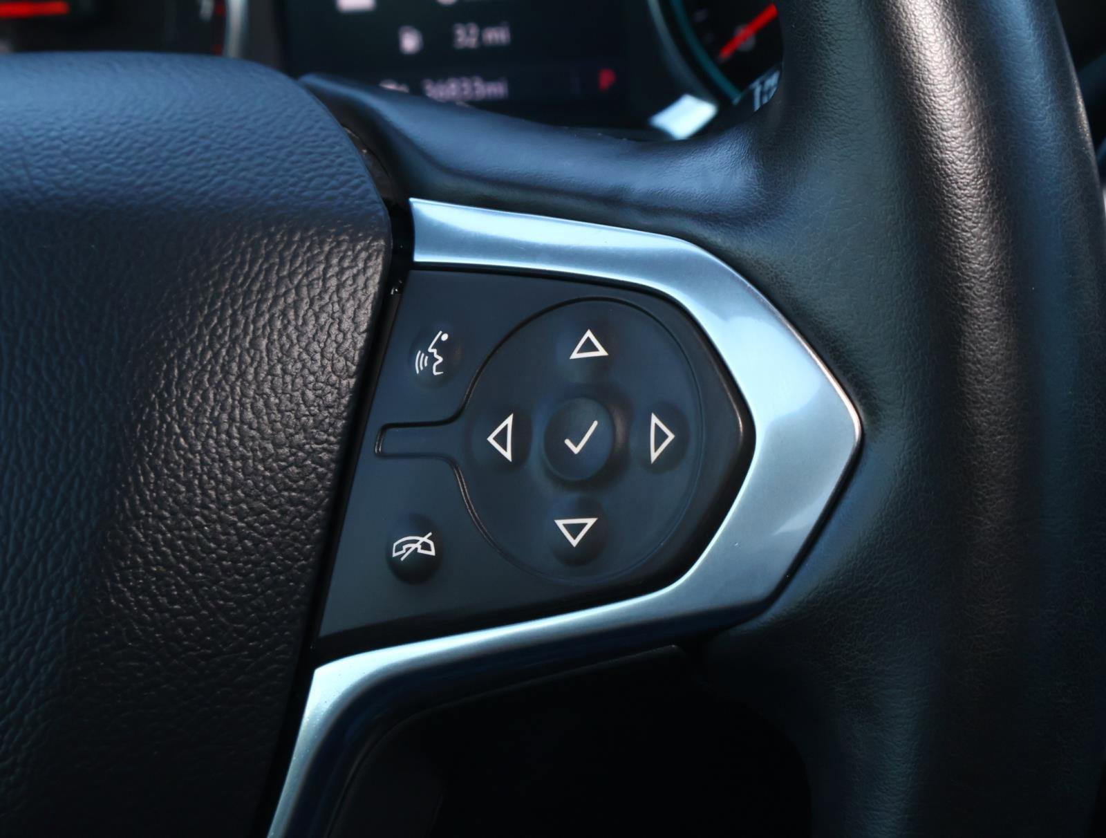 Used 2023 Chevrolet Traverse RS image 25