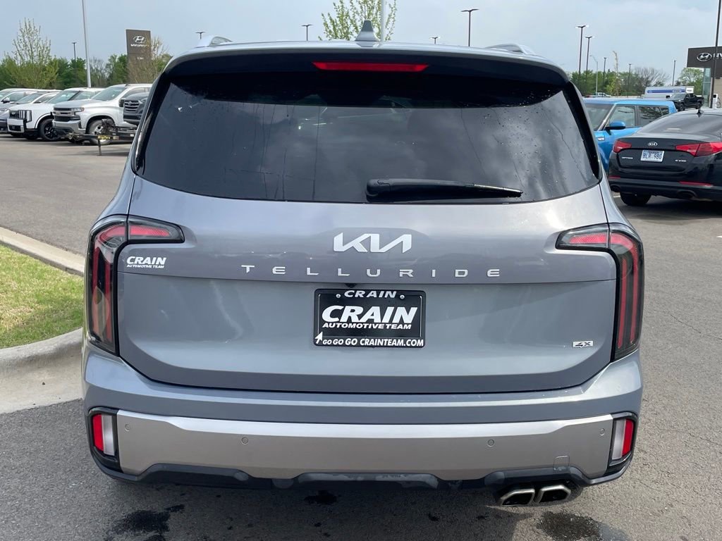 Used 2025 Kia Telluride EX w/ EX Captain's Chair Package image 4