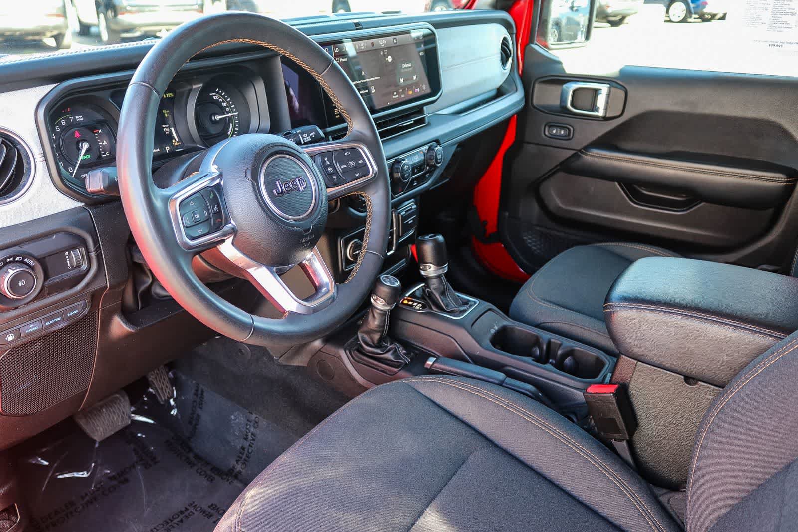 Used 2024 Jeep Wrangler Unlimited Sahara AWD/4WD image 17