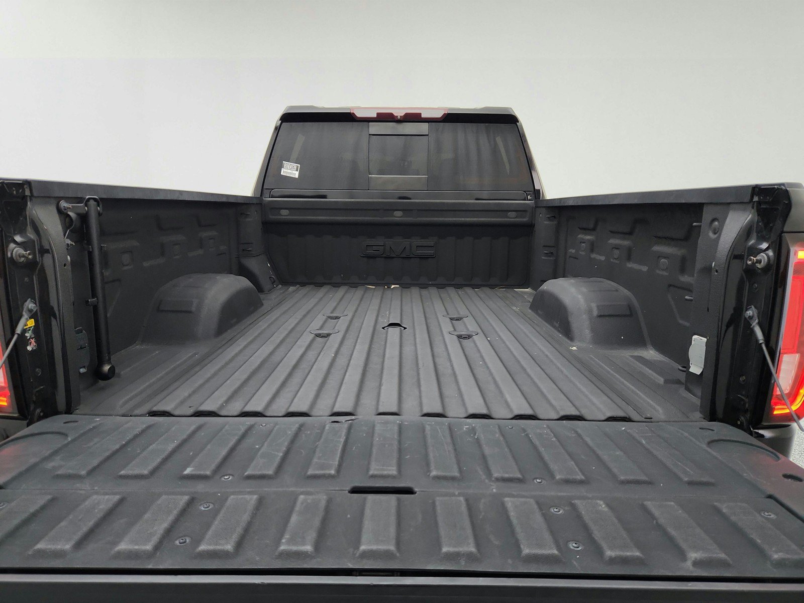 Used 2021 GMC Sierra 2500 SLT w/ SLT Preferred Package AWD/4WD image 32
