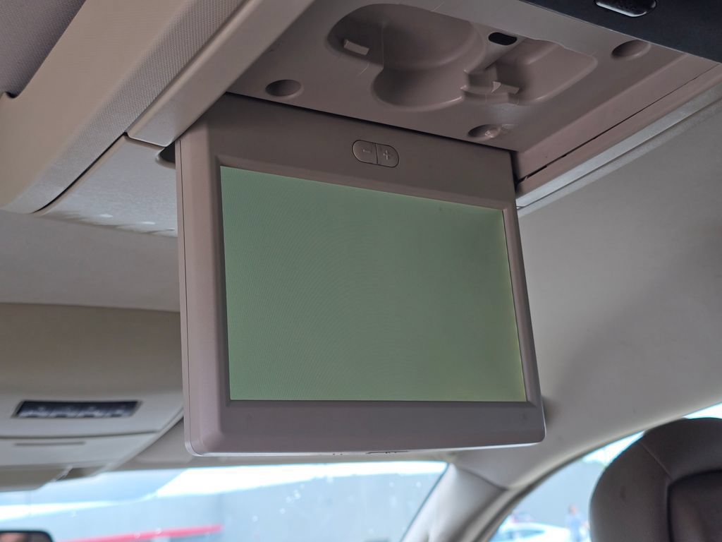 Used 2016 Chrysler Town & Country Touring FWD image 11