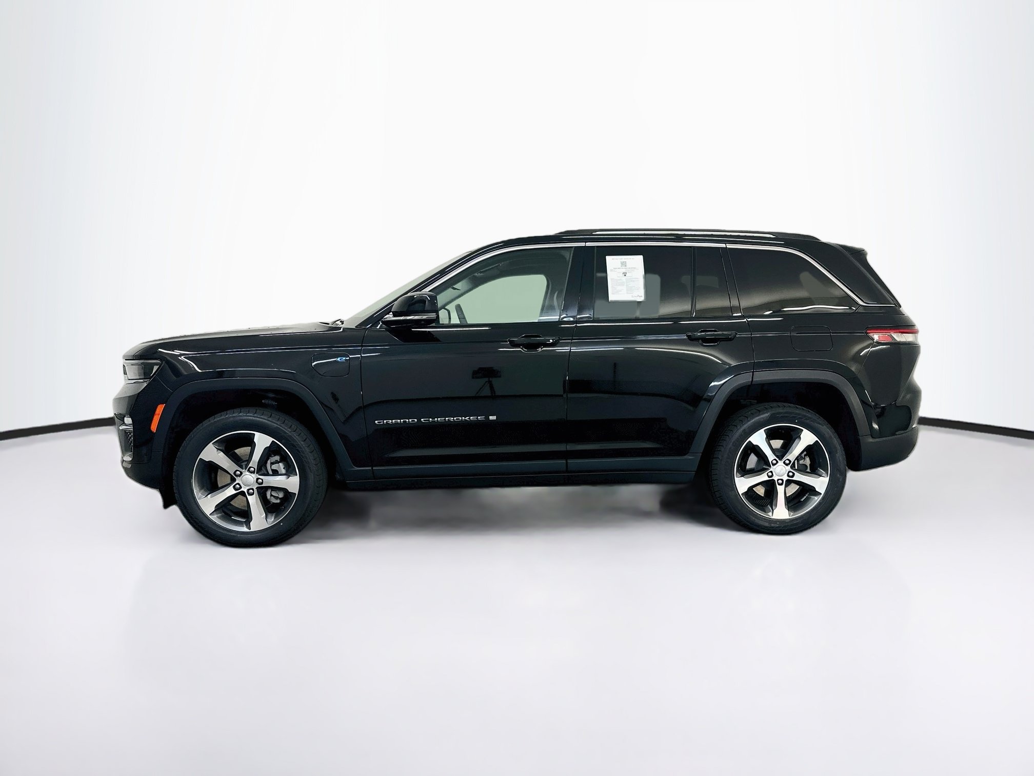 Used 2022 Jeep Grand Cherokee Limited 4xe w/ Luxury Tech Group II AWD/4WD image 4