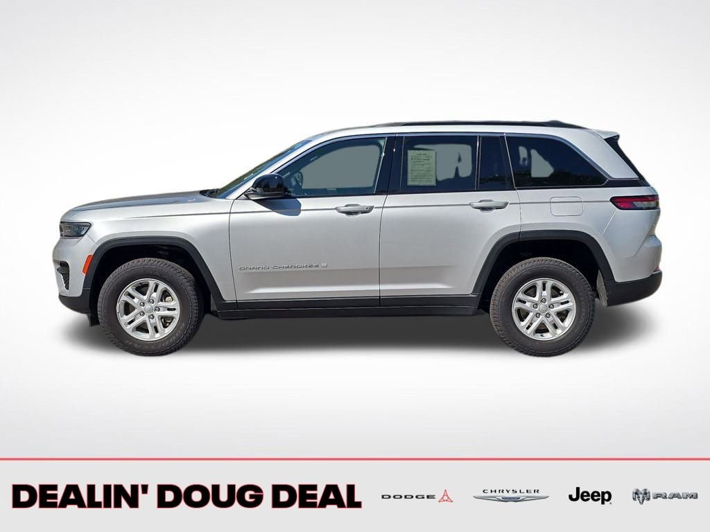 Used 2024 Jeep Grand Cherokee Laredo w/ Luxury Tech Group I image 3