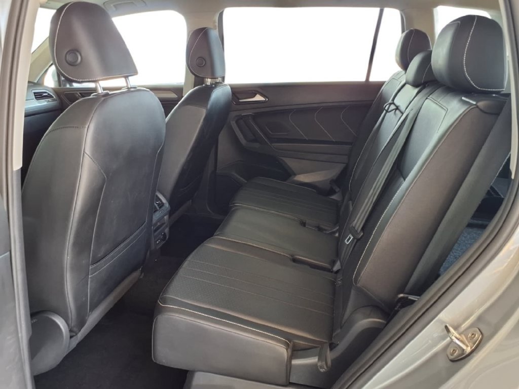 Used 2023 Volkswagen Tiguan SE w/ Panoramic Sunroof Package FWD image 14