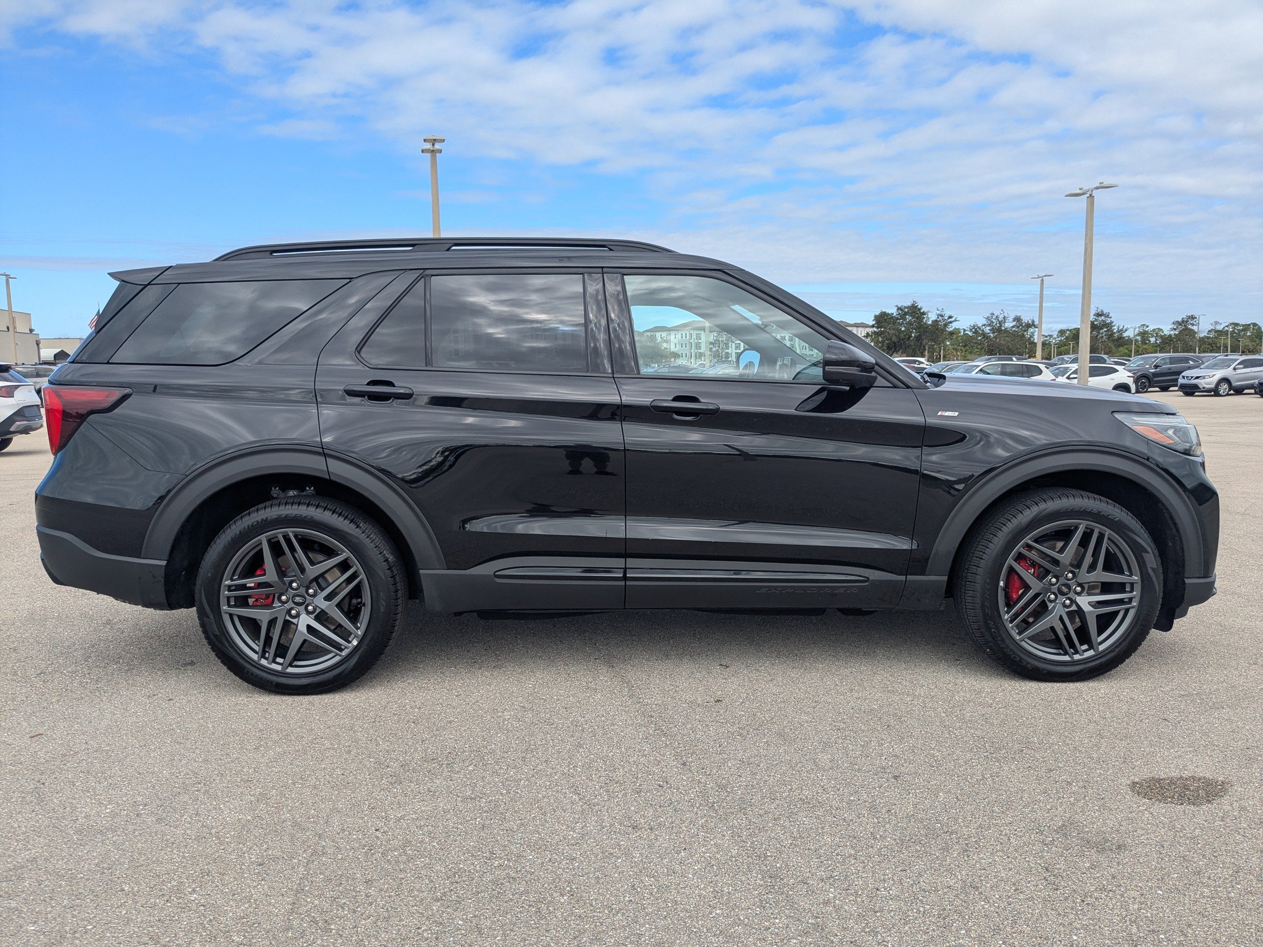 Used 2025 Ford Explorer ST-Line w/ ST-Line Street Pack image 36