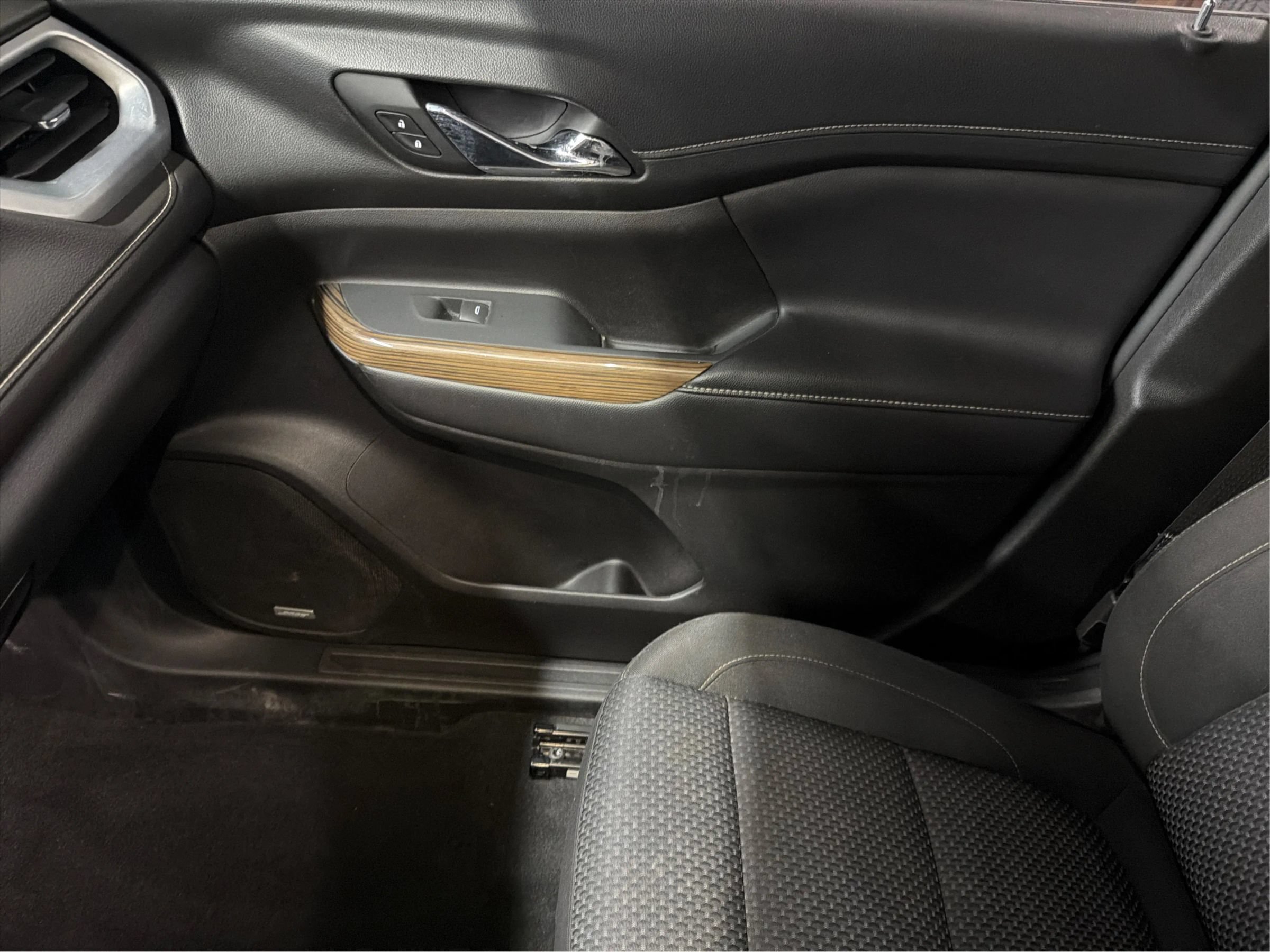 Used 2023 GMC Acadia SLE w/ Driver Convenience Package FWD image 37
