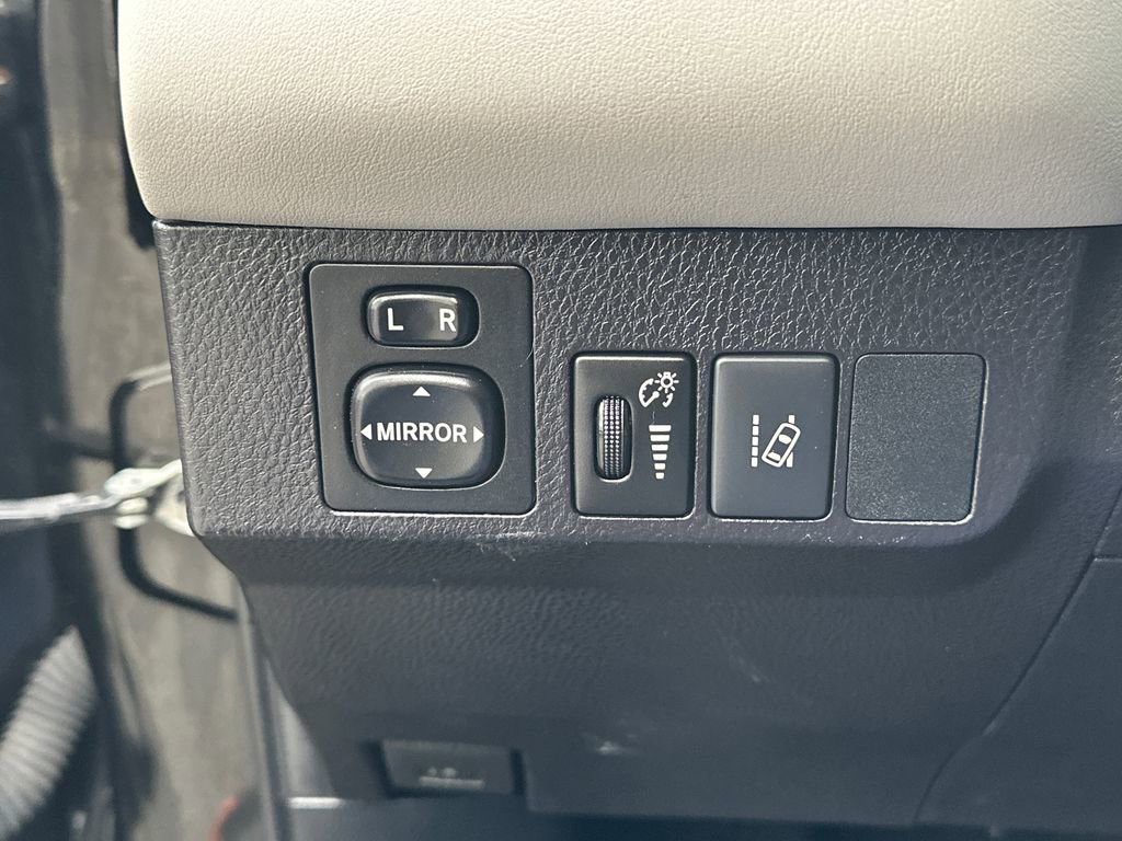 Used 2017 Toyota RAV4 Limited FWD image 22