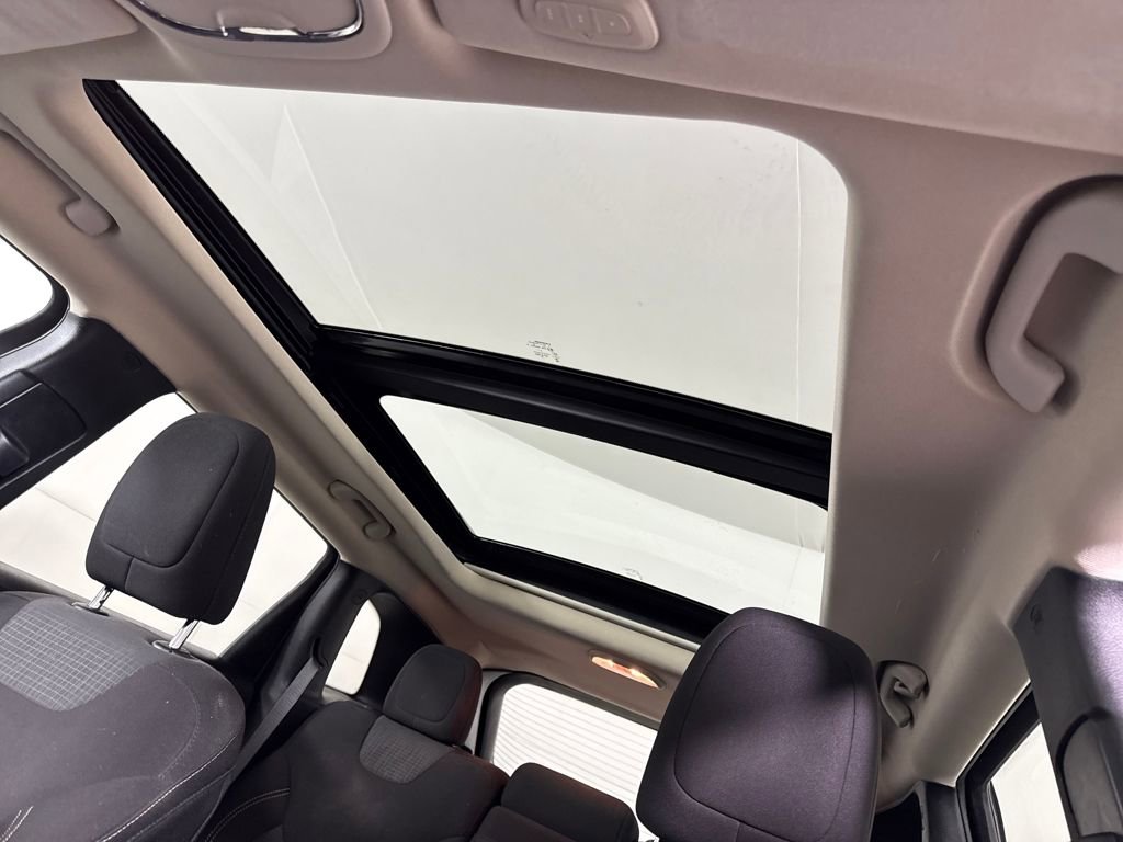 Used 2017 Jeep Cherokee Latitude w/ Comfort/Convenience Group image 18