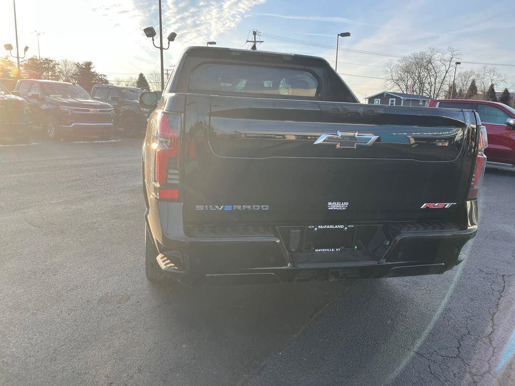 Used 2025 Chevrolet Silverado EV RST image 4