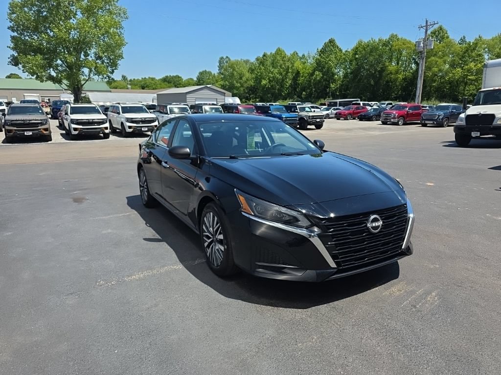 Used 2025 Nissan Altima 2.5 SV FWD image 5