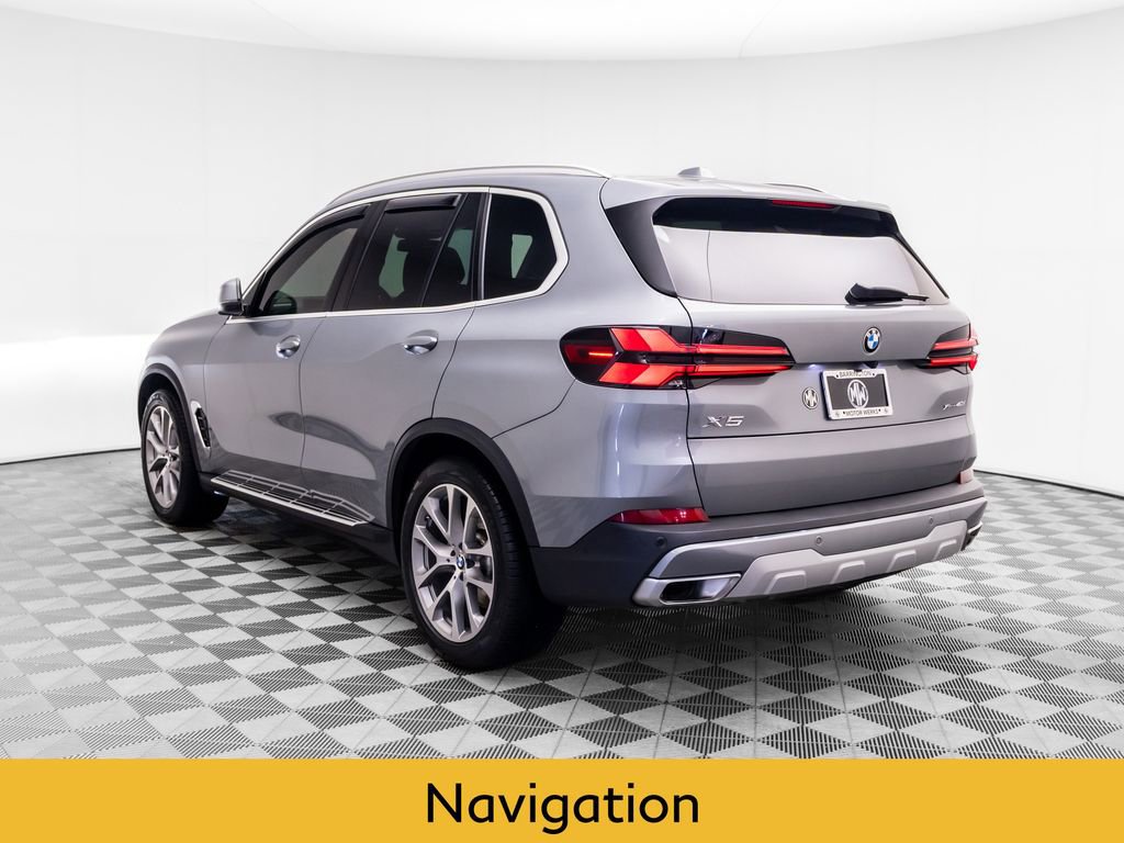 Used 2024 BMW X5 xDrive40i w/ Premium Package AWD/4WD image 3