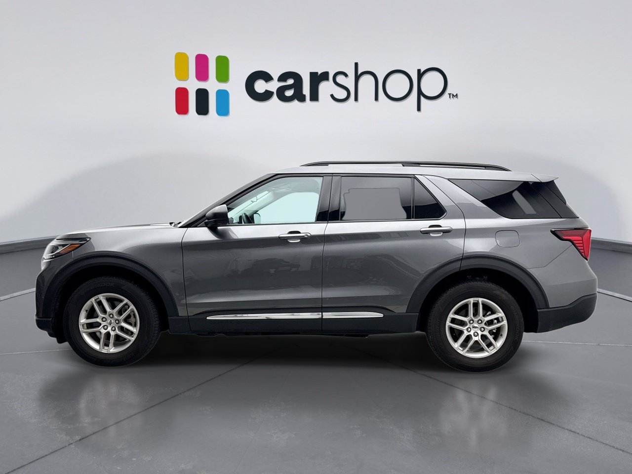 Used 2025 Ford Explorer Active AWD/4WD image 2