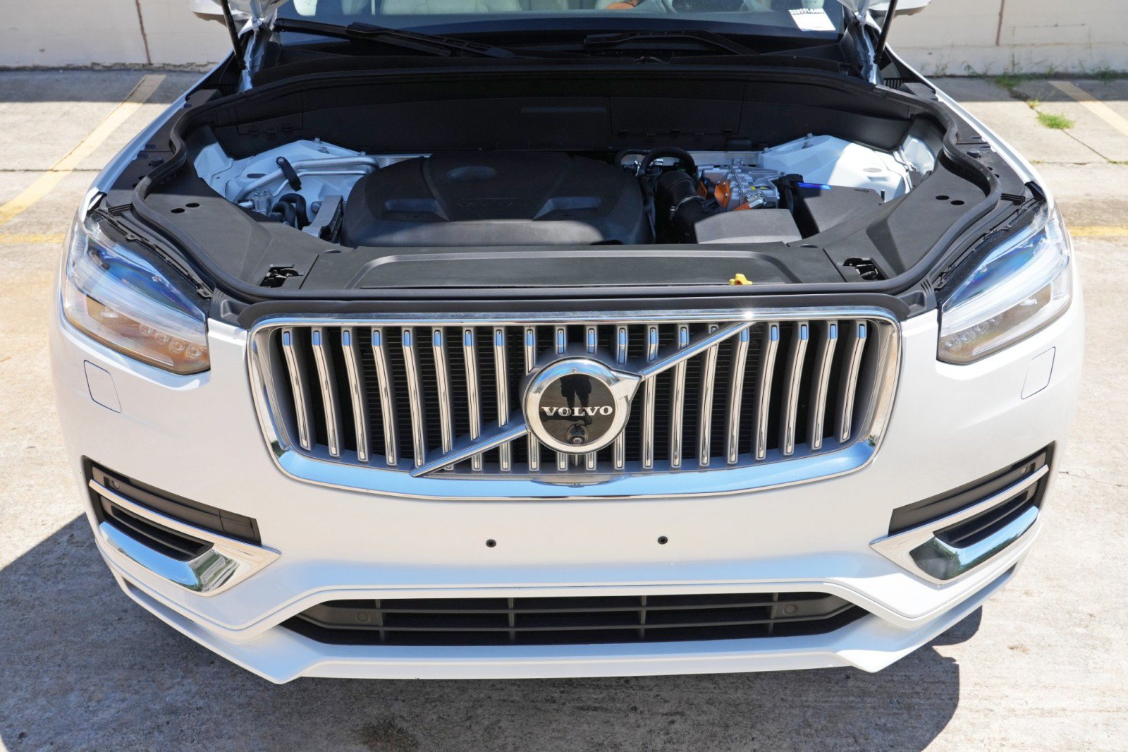 Used 2025 Volvo XC90 T8 Ultra w/ Protection Package Premier AWD/4WD image 8
