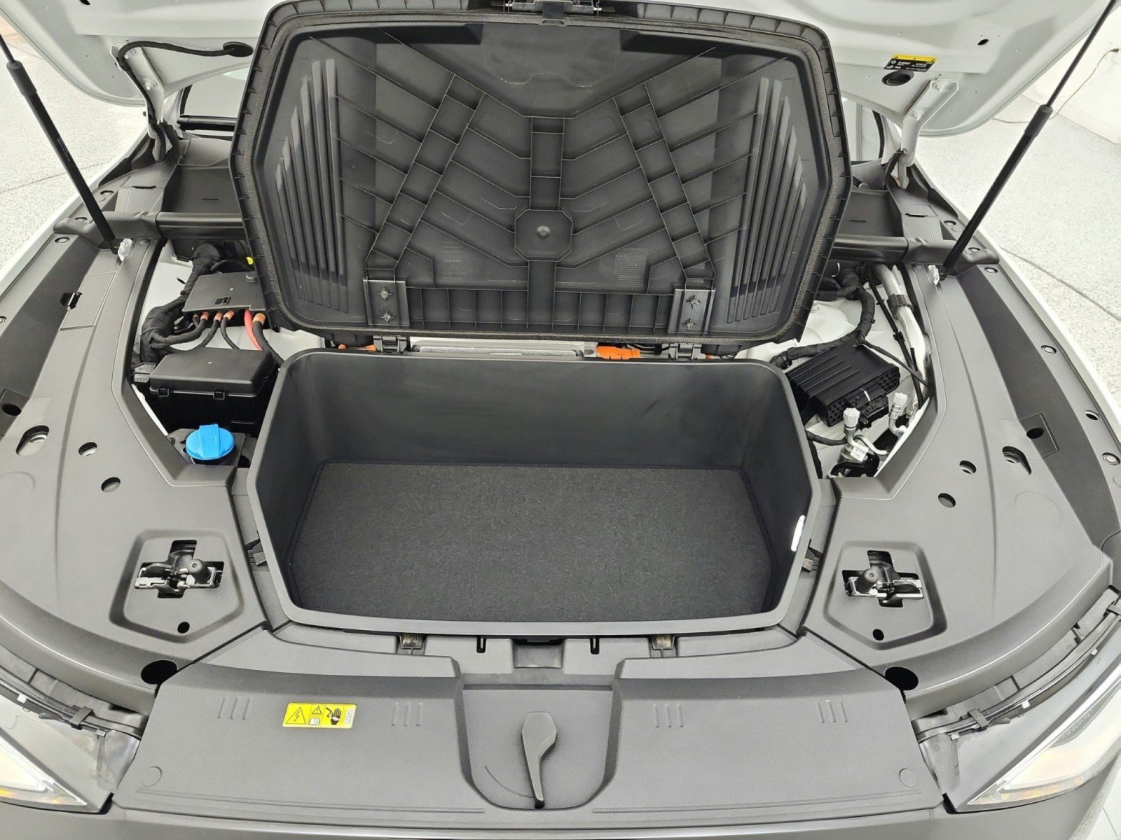 Used 2024 Audi Q8 e-tron Premium AWD/4WD image 17