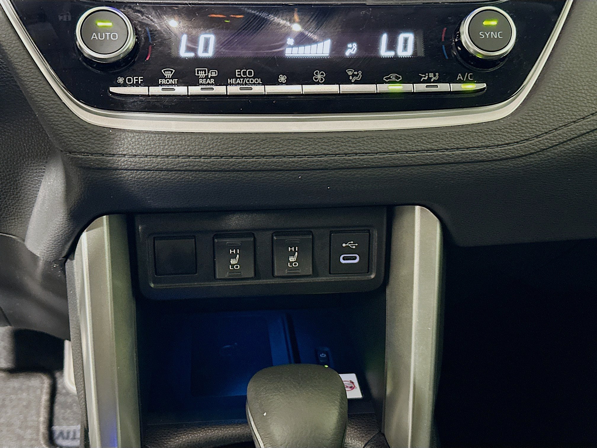 Used 2023 Toyota Corolla Cross XLE w/ Convenience Package FWD image 23
