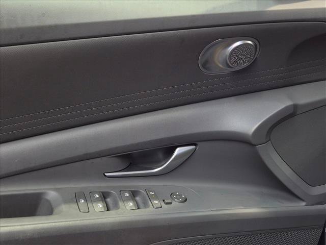 Used 2024 Hyundai Elantra SEL FWD image 2