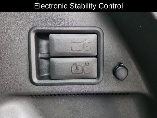 Used 2022 Chevrolet Equinox RS w/ Infotainment Package image 31