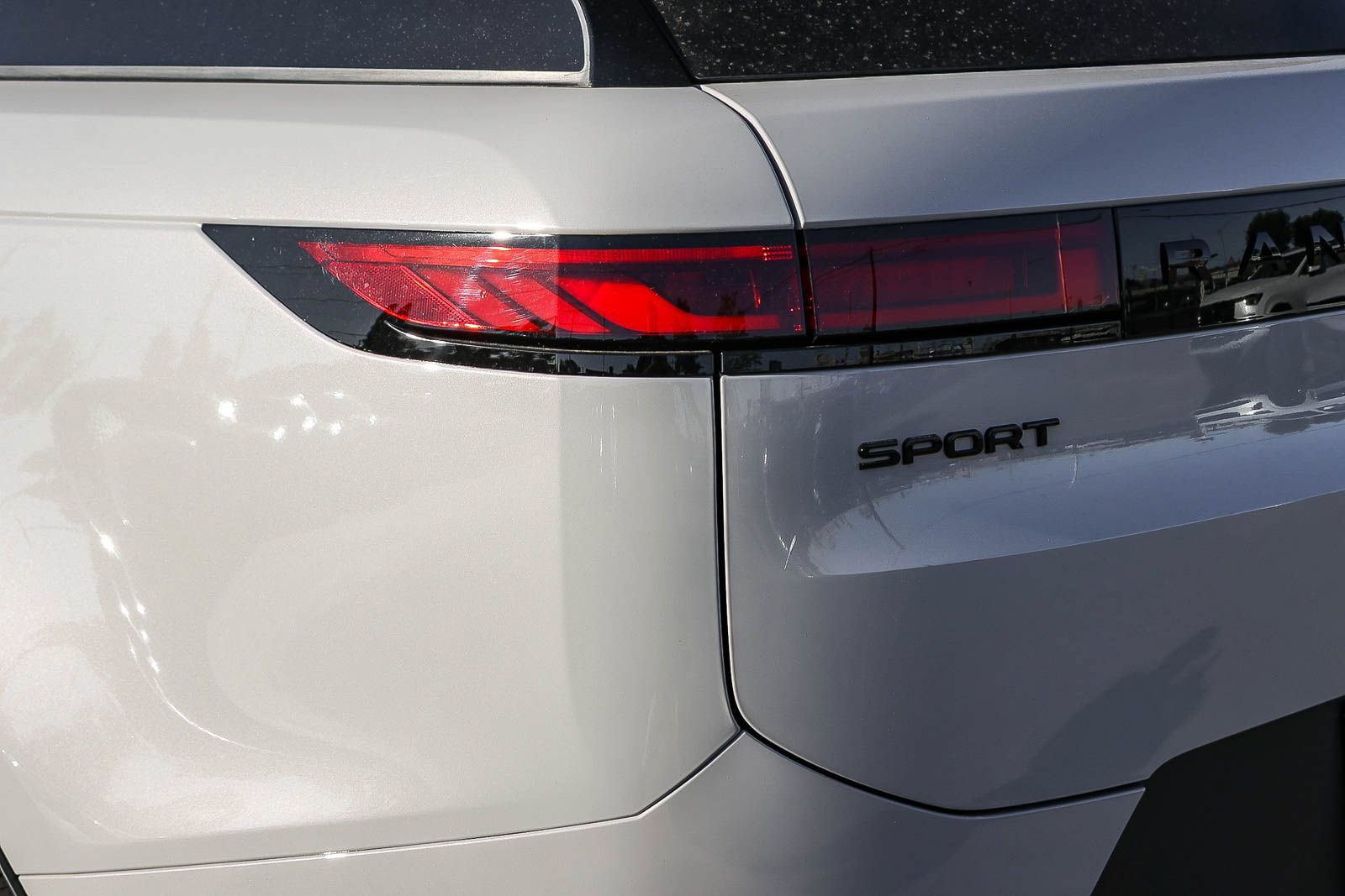 New 2026 Land Rover Range Rover Sport SE AWD/4WD image 11
