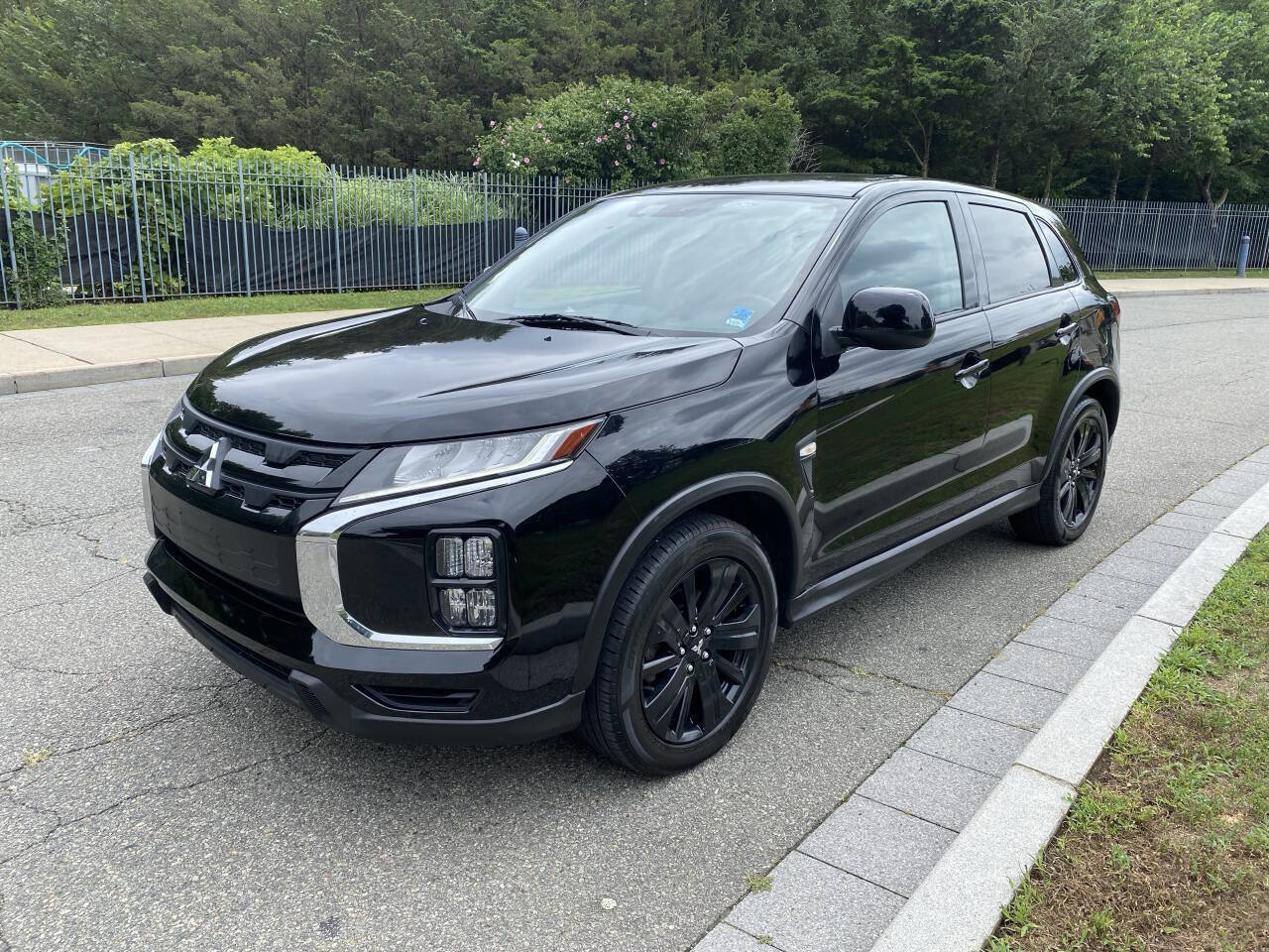 Used 2021 Mitsubishi Outlander Sport LE image 1