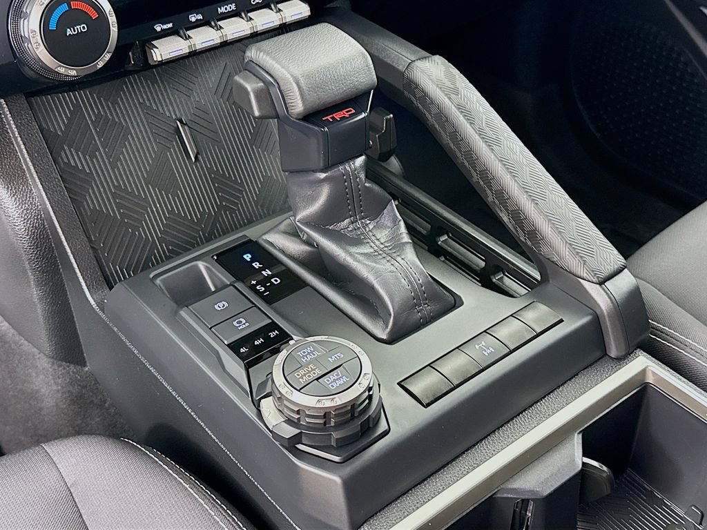 Certified 2024 Toyota Tacoma TRD Off-Road AWD/4WD image 19