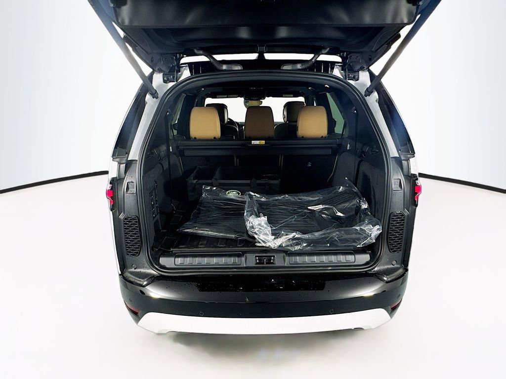 New 2025 Land Rover Discovery Dynamic SE image 26