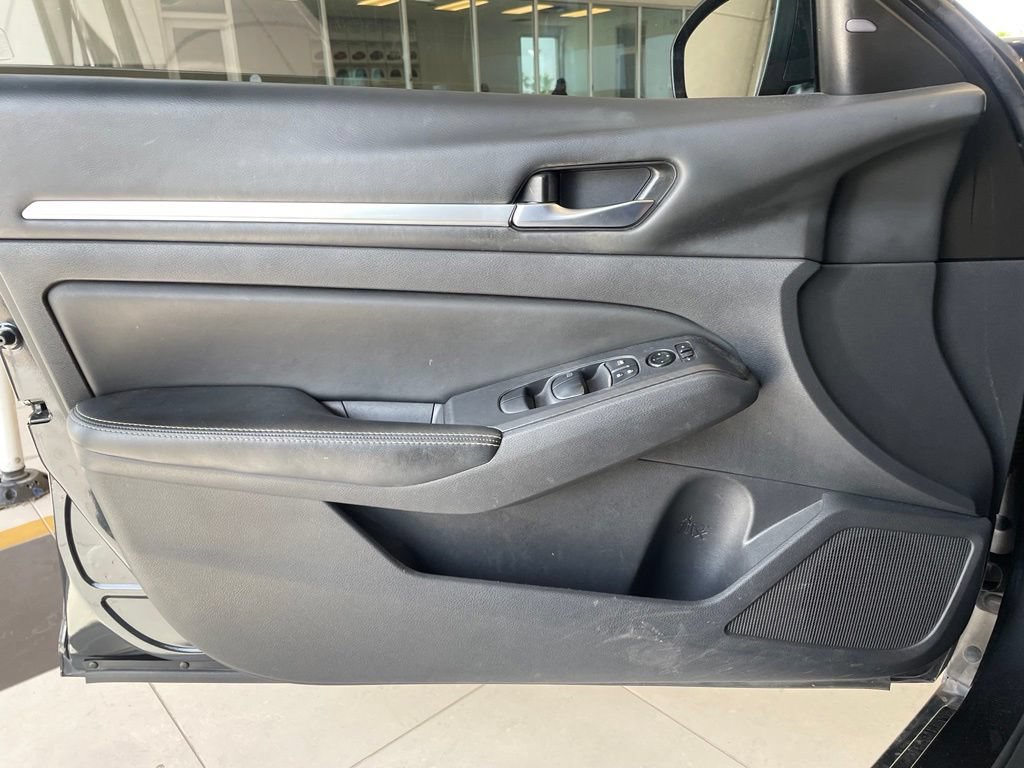 Certified 2022 Nissan Altima 2.5 SV FWD image 9