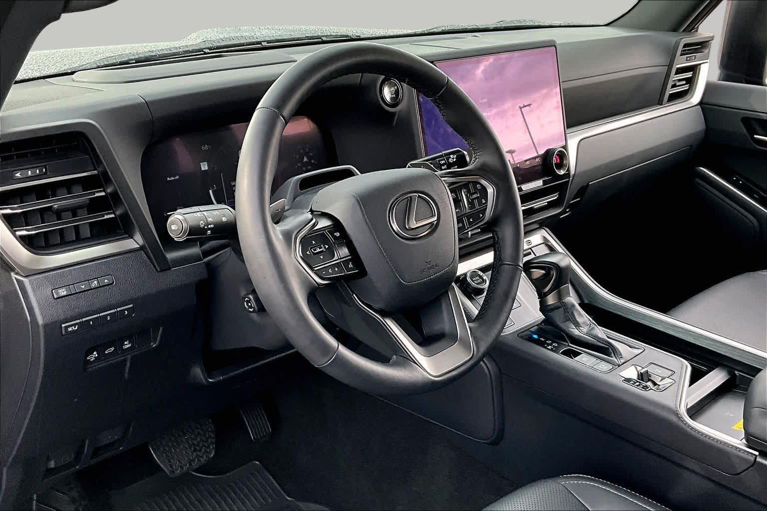 Used 2025 Lexus GX 550 w/ Accessory Package (2T) AWD/4WD image 17