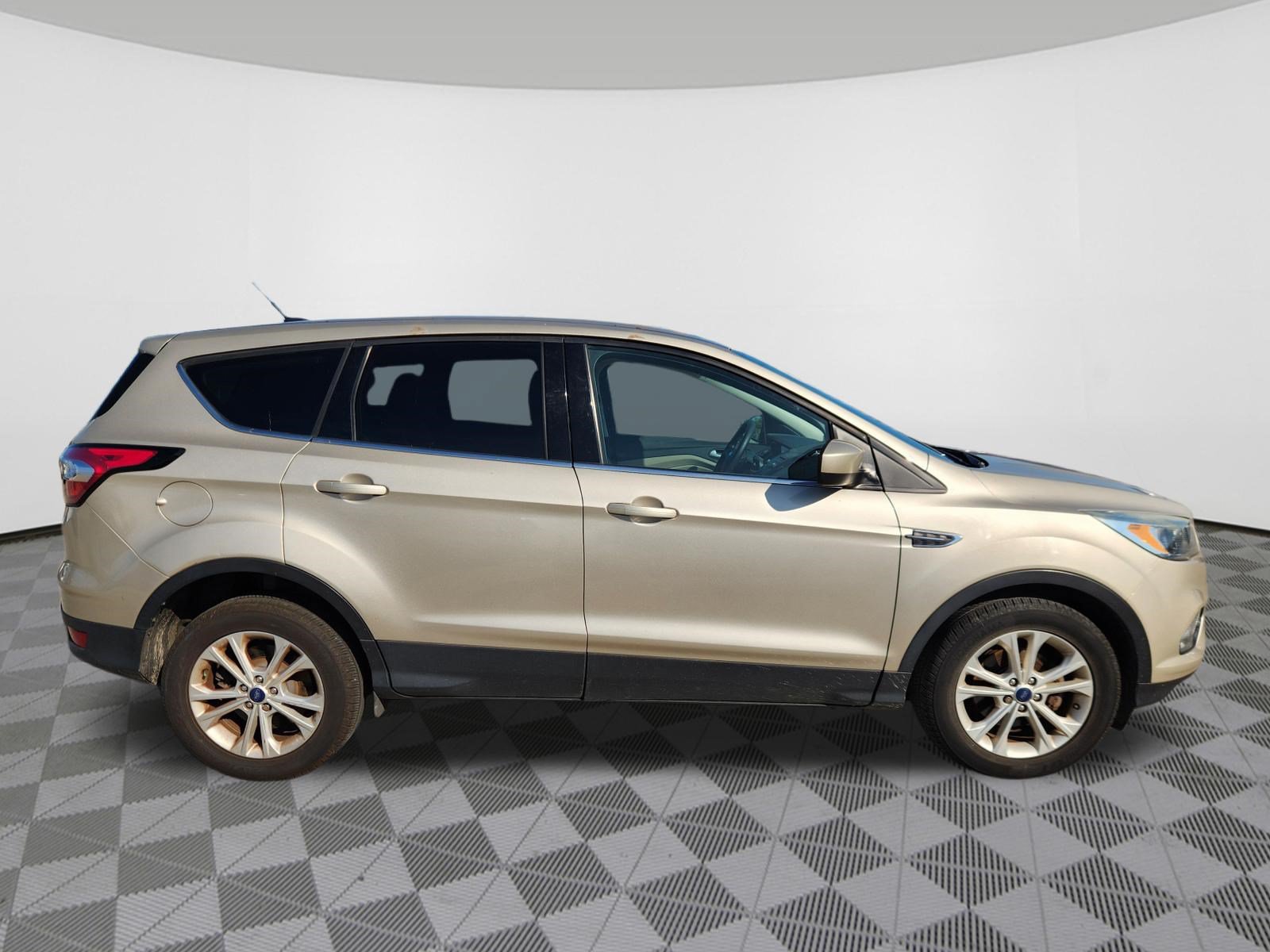 Used 2017 Ford Escape SE FWD image 6
