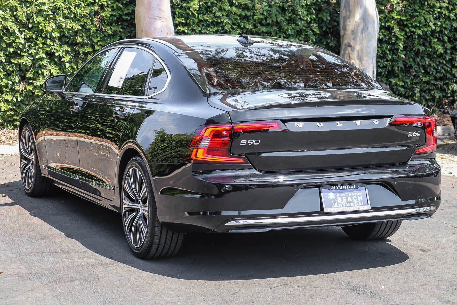 Used 2023 Volvo S90 B6 Plus AWD/4WD image 8