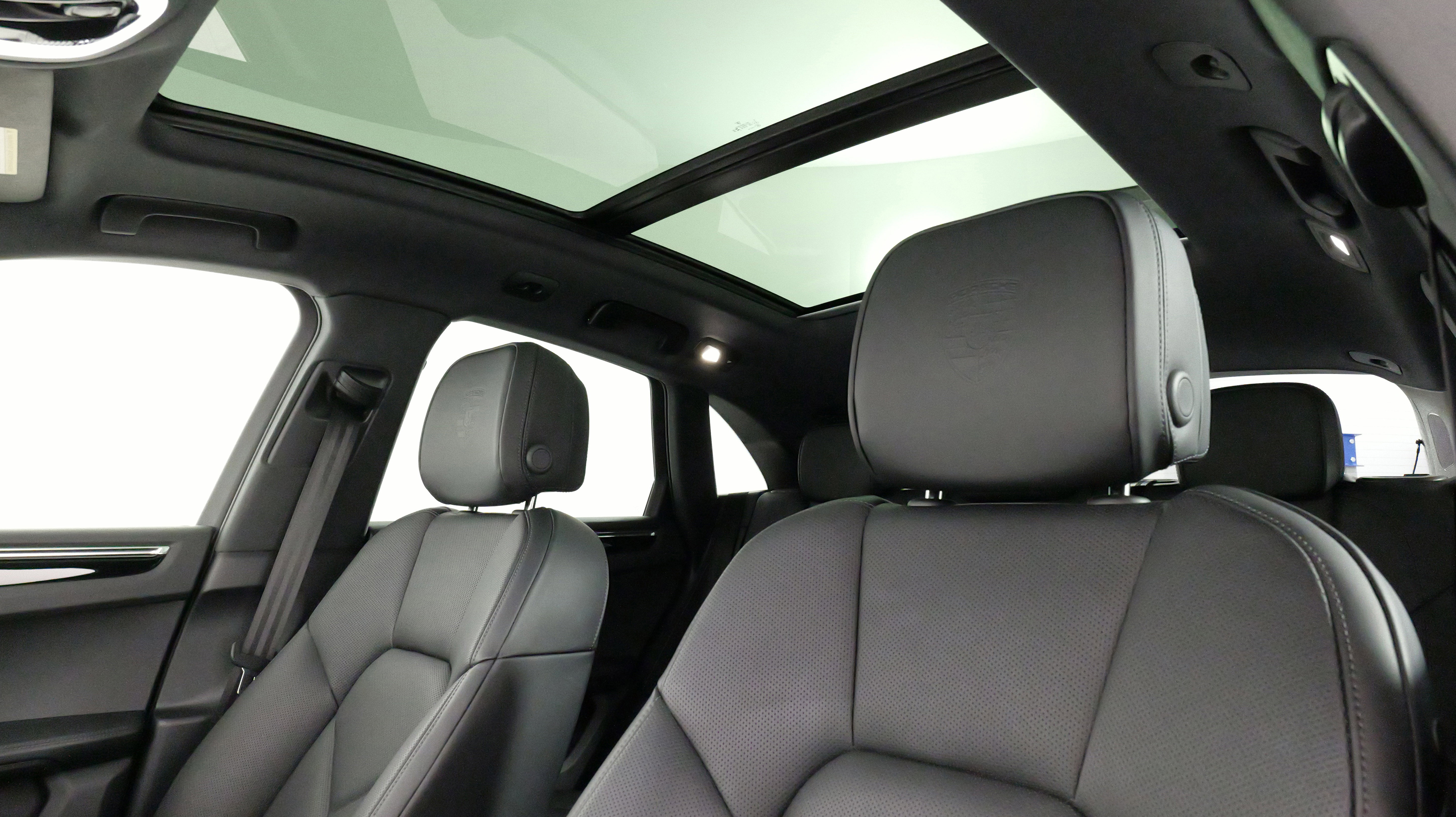 Used 2025 Porsche Macan image 35