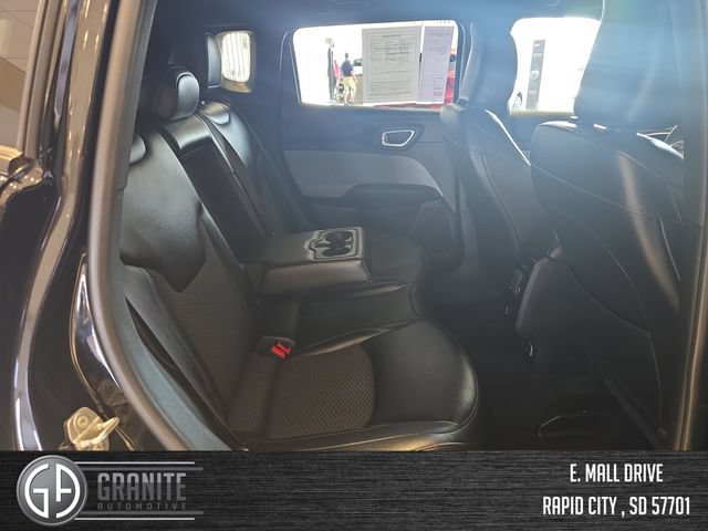 Used 2024 Jeep Compass Latitude AWD/4WD image 35