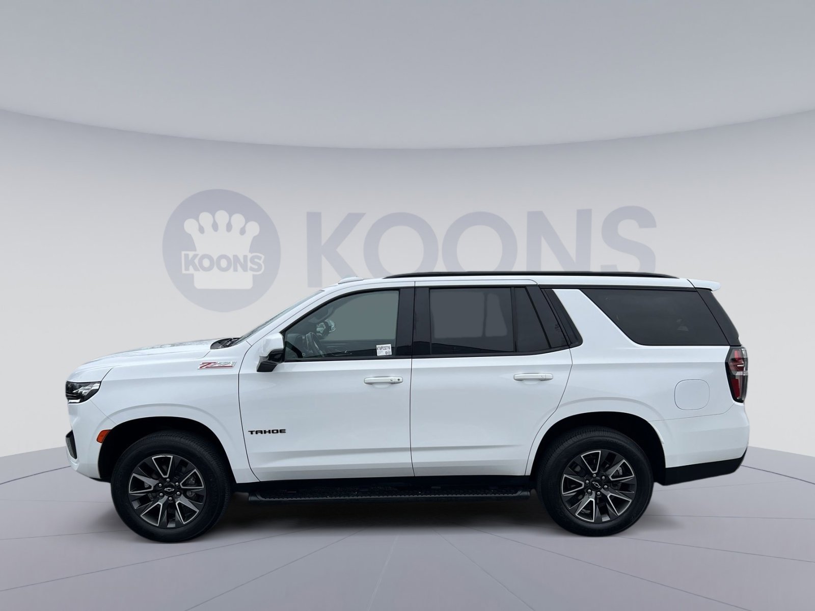 Used 2023 Chevrolet Tahoe Z71 w/ Luxury Package image 2