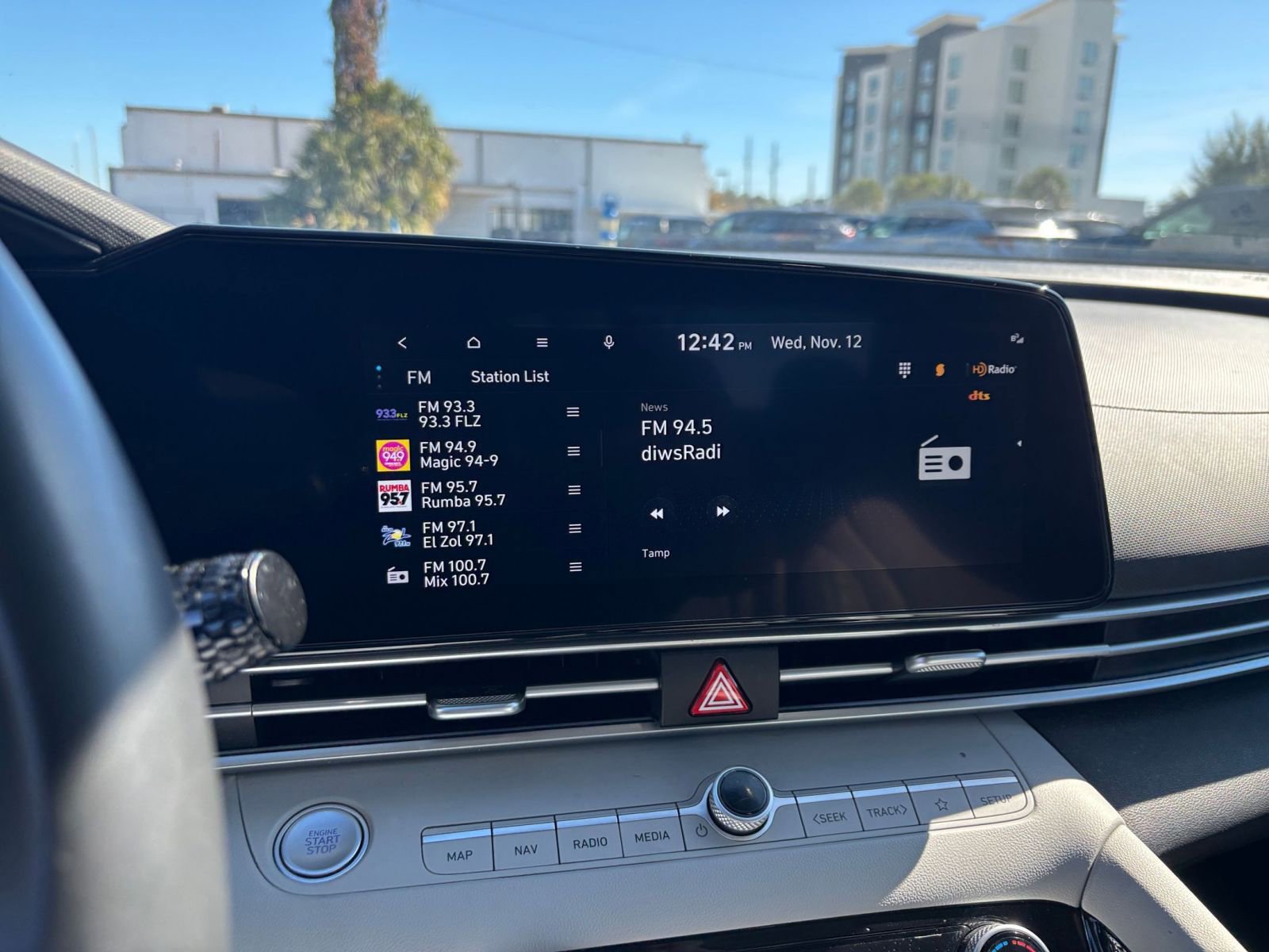 Used 2025 Hyundai Elantra Limited image 21