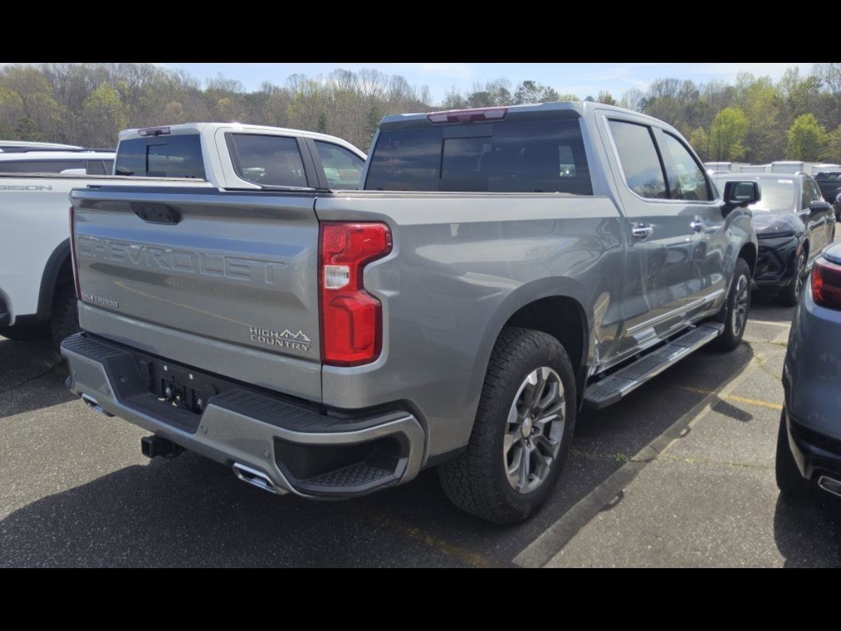 Used 2025 Chevrolet Silverado 1500 High Country w/ Technology Package image 3
