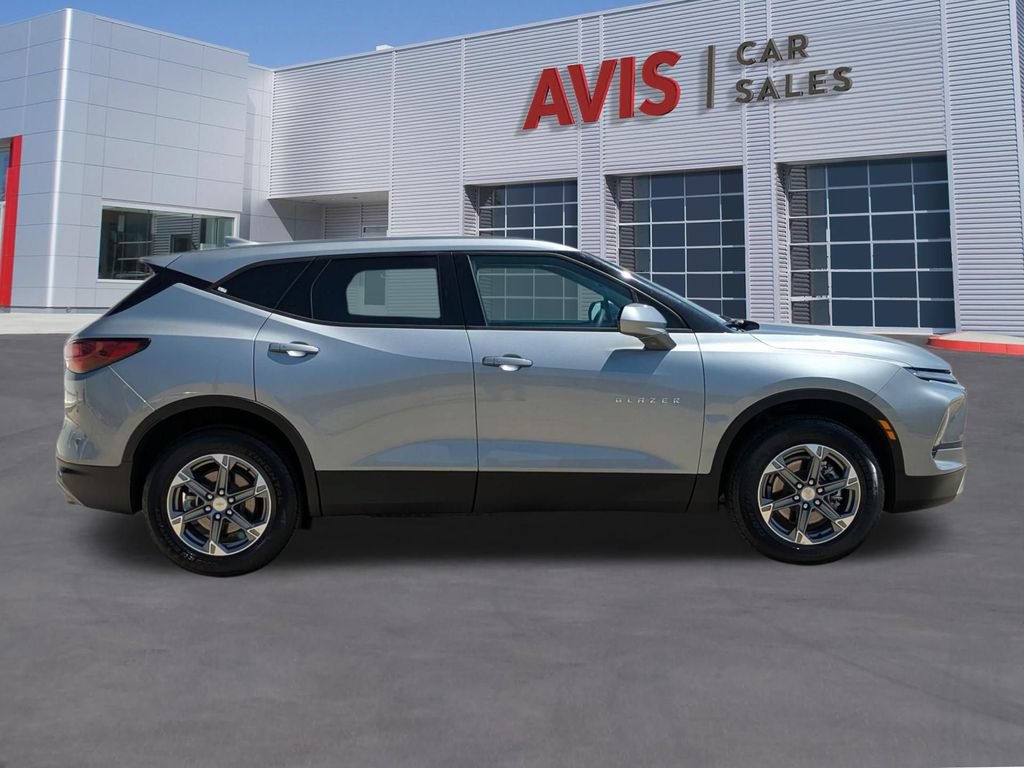 Used 2025 Chevrolet Blazer LT AWD/4WD image 5