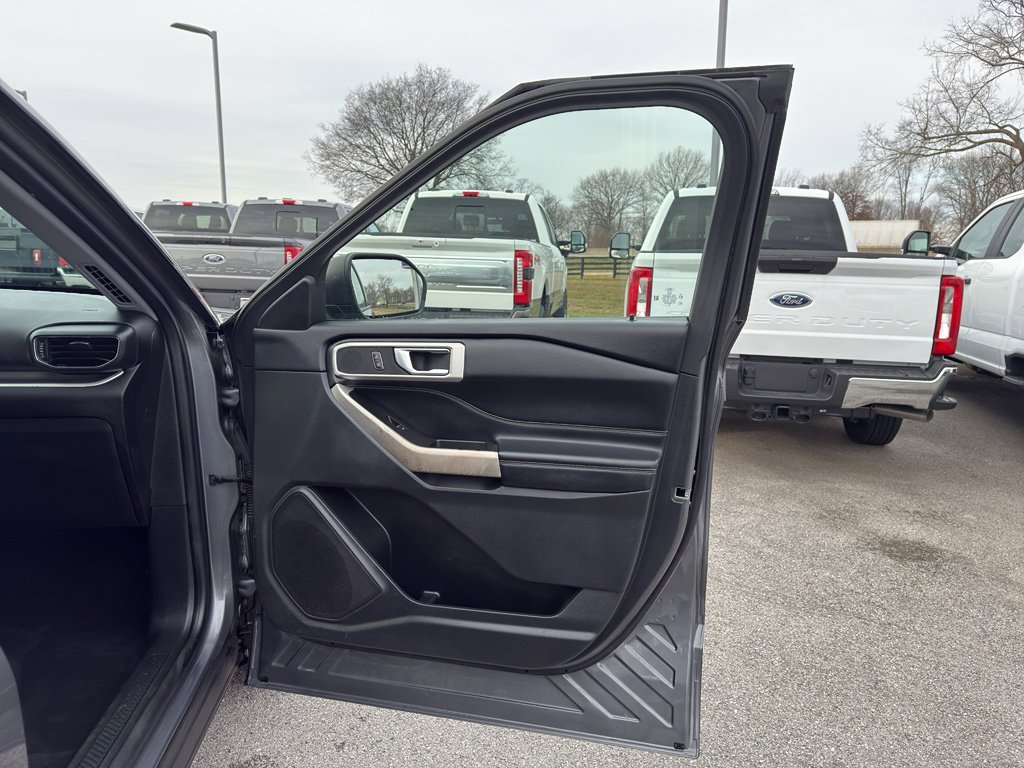 Used 2022 Ford Explorer XLT w/ Equipment Group 202A image 15