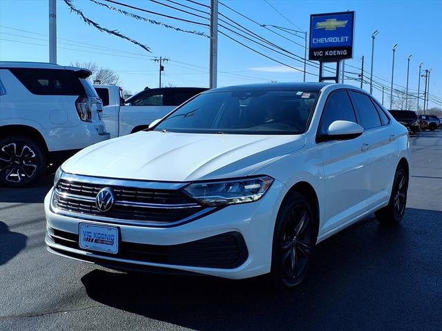 Used 2022 Volkswagen Jetta SE w/ Panoramic Sunroof Package image 5