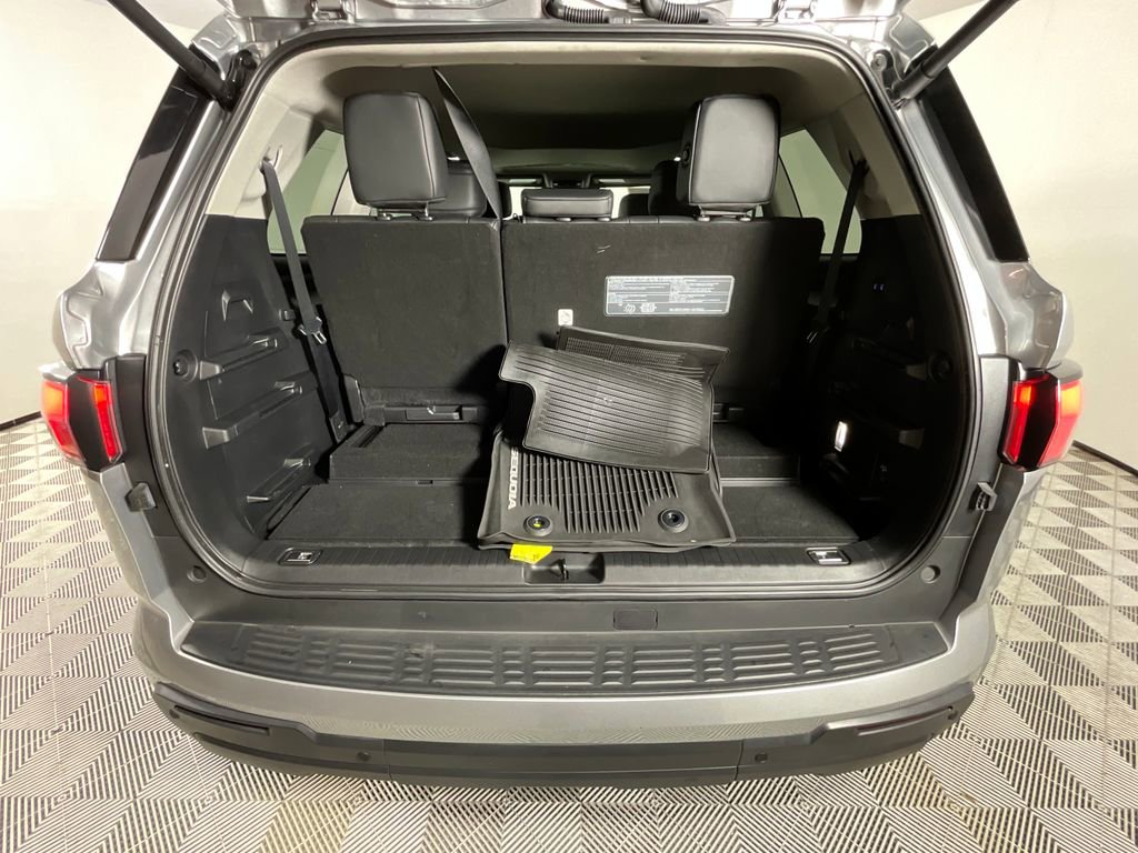 Used 2023 Toyota Sequoia SR5 w/ SR5 Premium Package AWD/4WD image 28